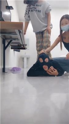 110308dhlhcl9c3l3jqqch.jpg