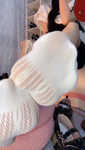 大二苒苒:小皮鞋白袜红绿灯