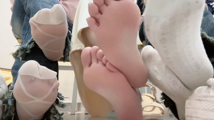 三人小姐姐脚下羞辱 YC-250628-3BP