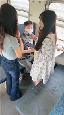 【香芋朱朱】火车双S群调6M-调偷拍狂魔开发摄影师【双视...