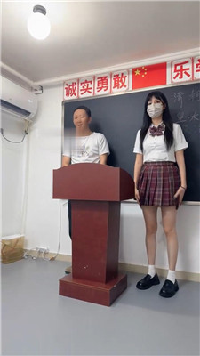 【佳禾小妈】教室内学生主玩虐双老师狗