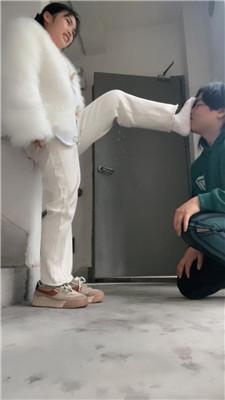 231042m1jyyyiyvabmzryl.jpg