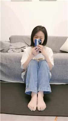 【安安】人肉坐垫裸足恋足舔踩踏袜子塞嘴骑马