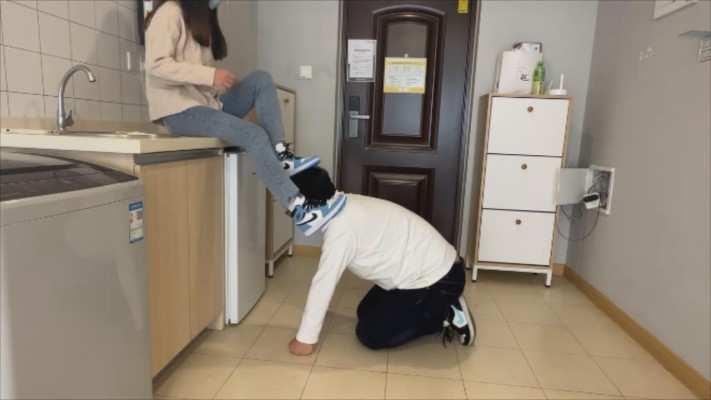 【00后小彤】家奴无意识当脚垫
