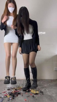 冷夏、静静黑丝肉丝洞洞鞋靴子暴力粉碎小汽车 ACYC-4797BP