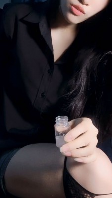 『红颜榜』小狐狸烟丝口水诱惑舔脚pov踩果冻