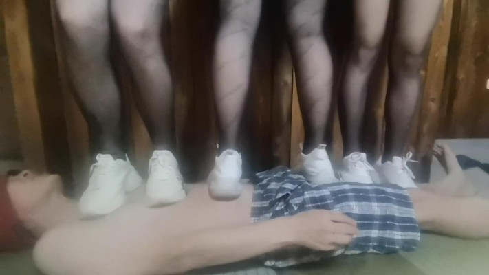 6人狂踩痛苦面具