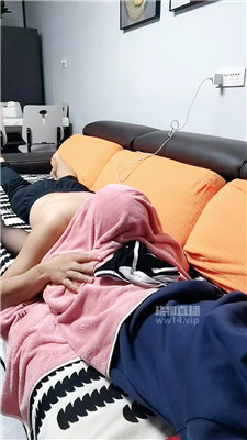 【大一贝贝】主人说舔舒服屁眼赏黄巾